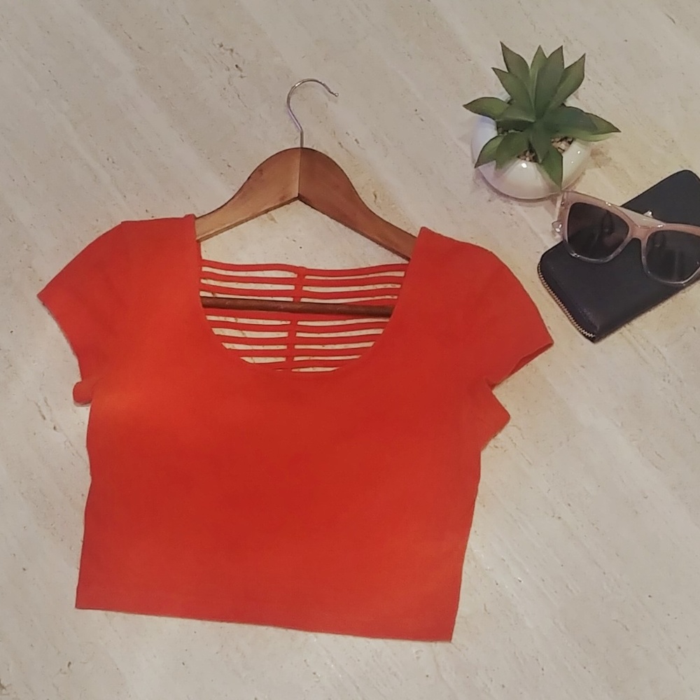 CROP TOPS